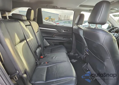 2018 Toyota Highlander Se из США, поврежденный, VIN 5TDJZRFH3JS886910